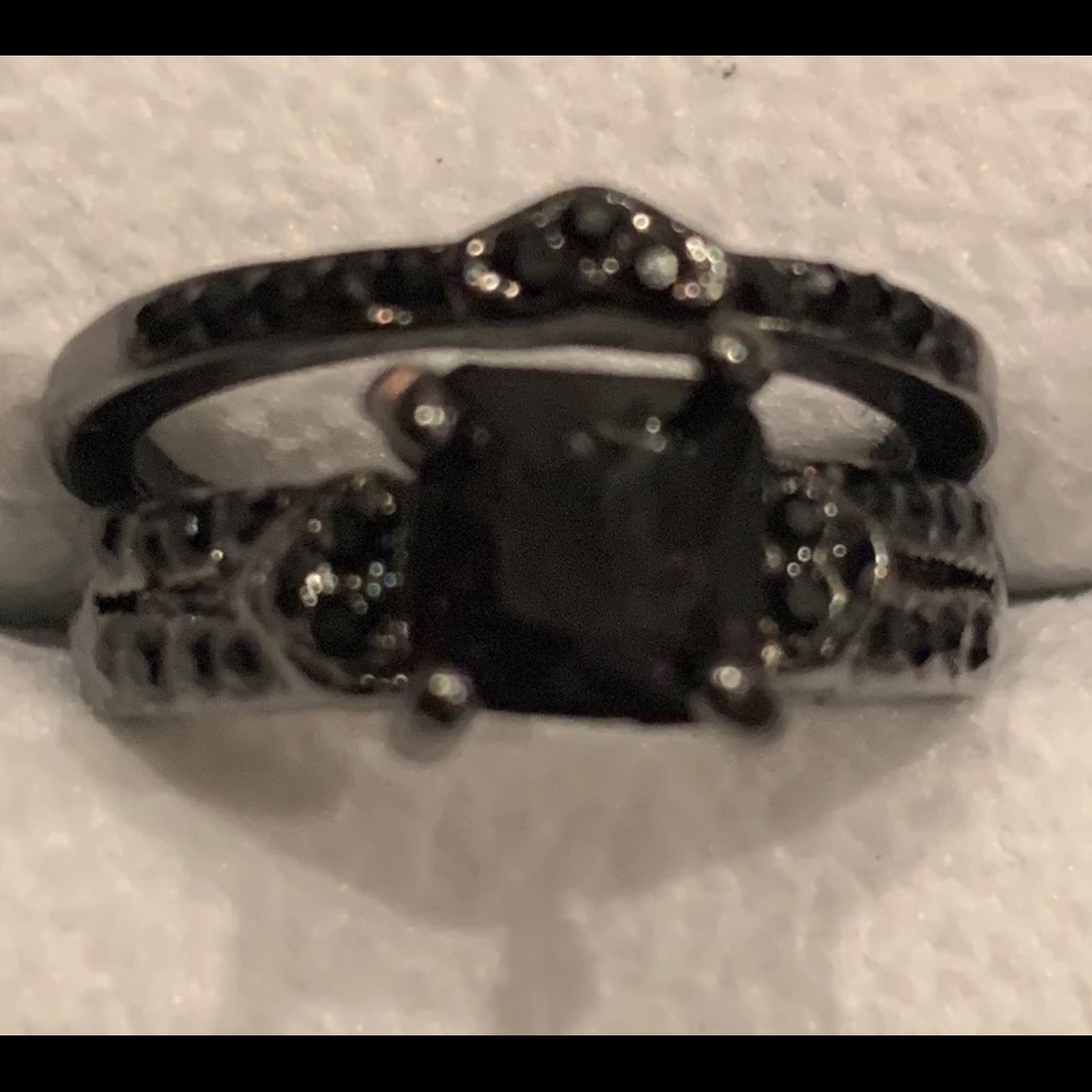 NWOT WOMANS 18k GOLD RING SIZE 8 & BRACELETT